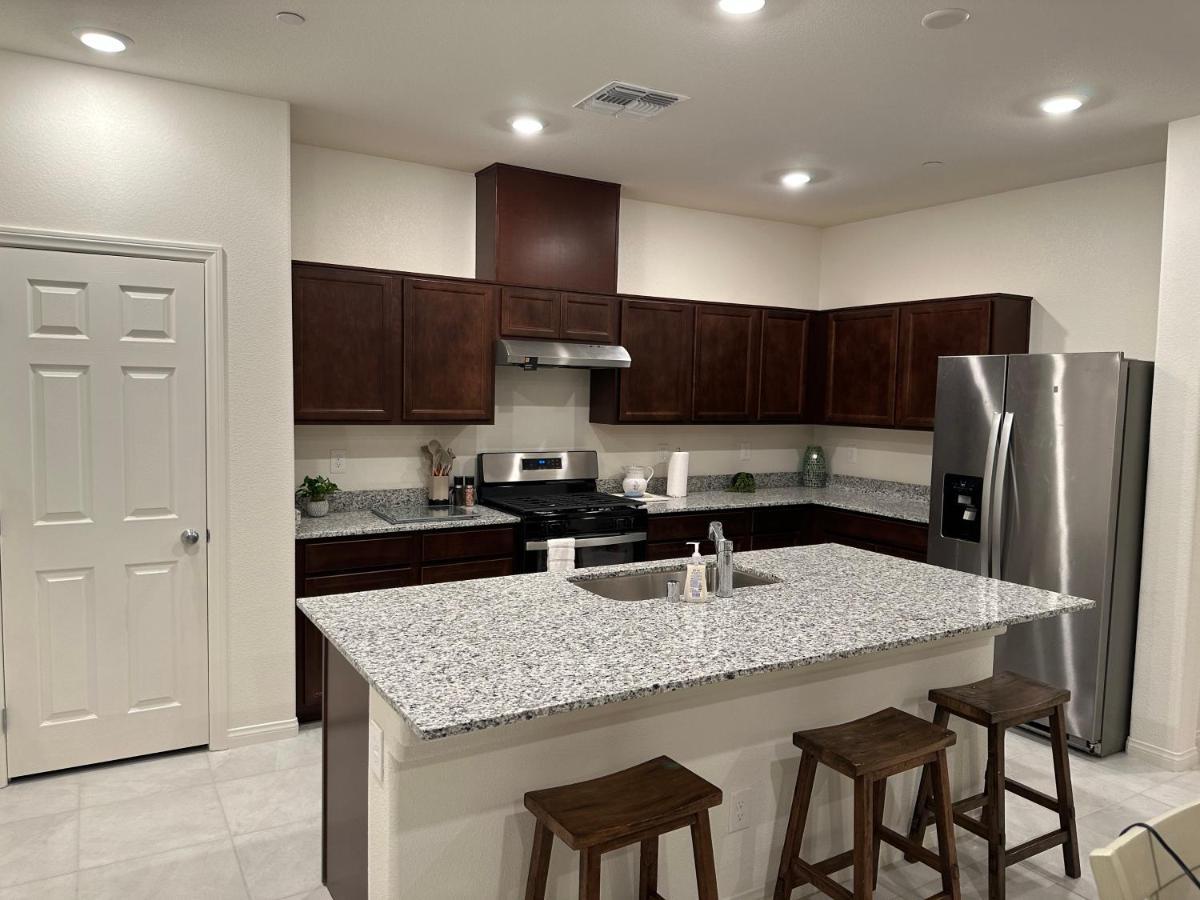 Beautiful Brand New 2 Bedroom Vegas Home! Fits 12 Or More,15-20 Minutes From Lv Strip Las Vegas Ngoại thất bức ảnh
